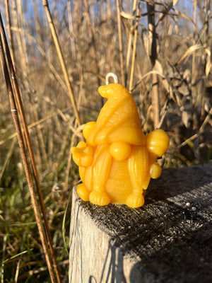 The honey bee gnome is too cute!