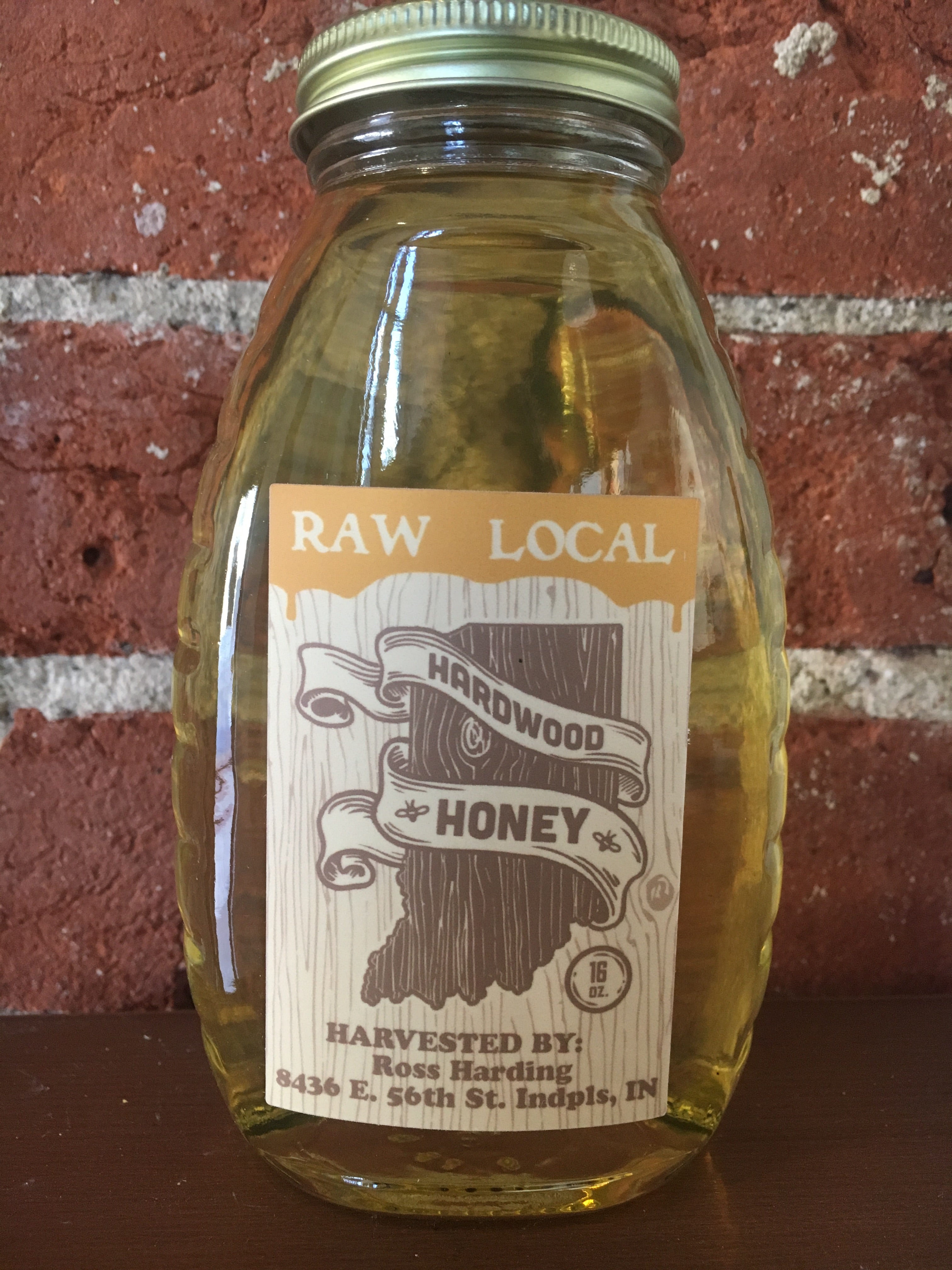 Hardwood Honey offers1 pound of honey in a glass jar. Glass jars are ideal those that don't devour honey and let the honey crystalize. Able to heat the glass jar compared to the plastic squeeze version.