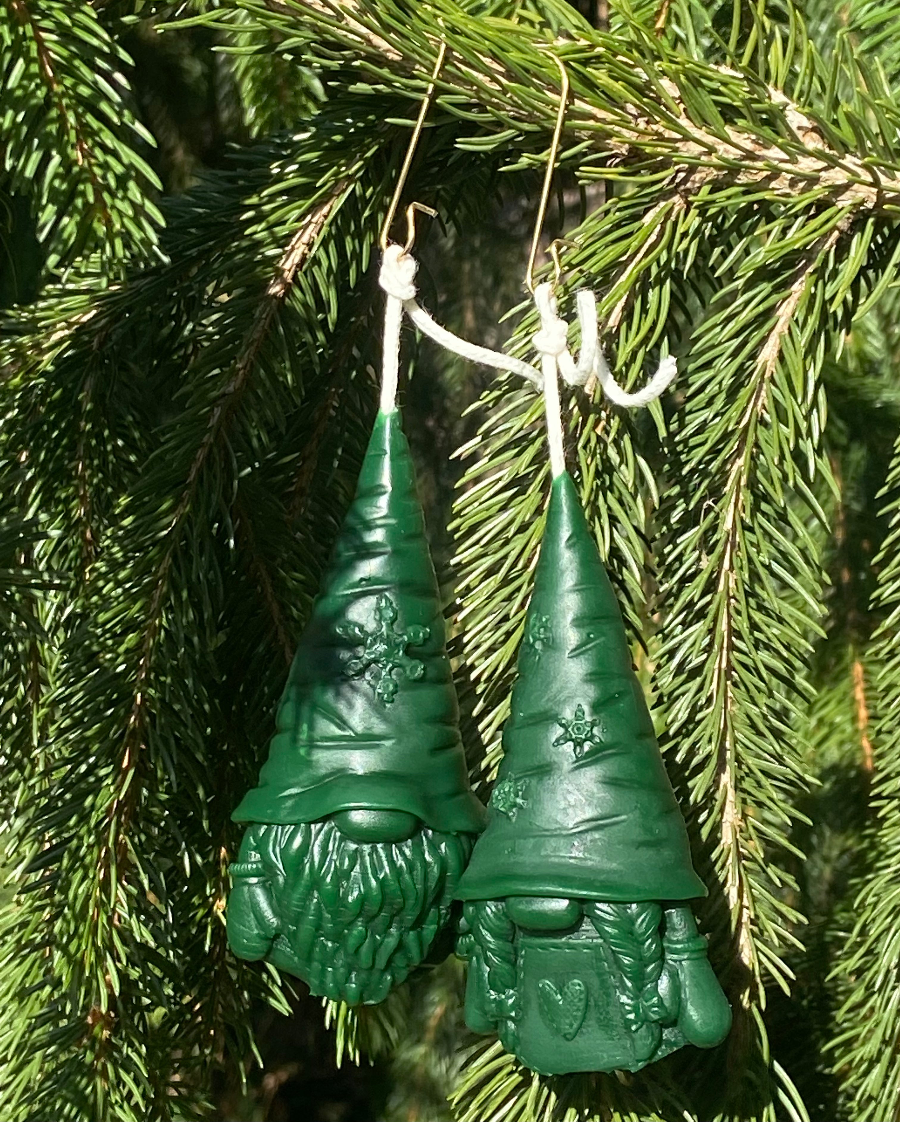 The gnome couple are pictured in the color green. Also available in red for Christmas.