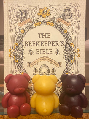 These teddy bears want to share their warmth. An ideal consideration for Mother's Day.